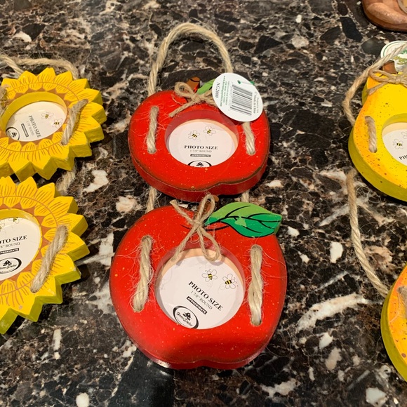 Adorable set of hanging fruit and sunflower picture frames - Picture 3 of 6